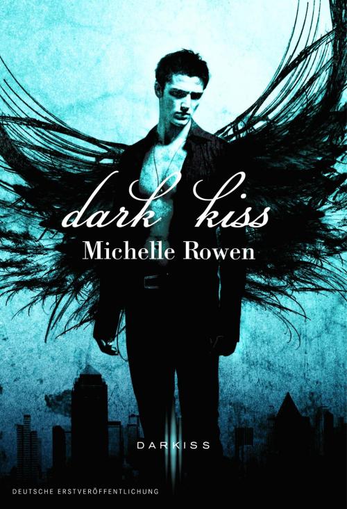 Cover of the book Dark Kiss by Michelle Rowen, MIRA Taschenbuch