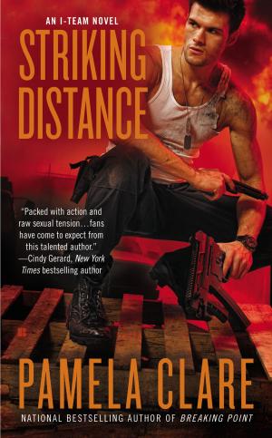 Cover of the book Striking Distance by T.D. Kennedy
