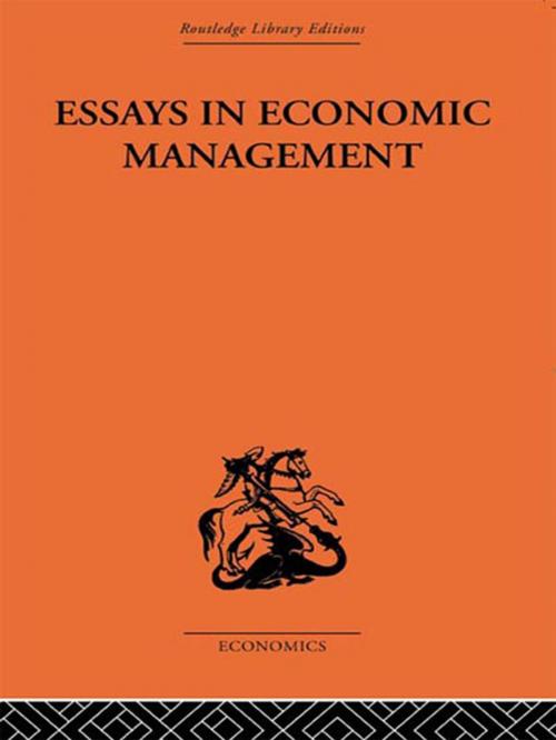 Cover of the book Essays in Economic Management by Alec Cairncross, Taylor and Francis
