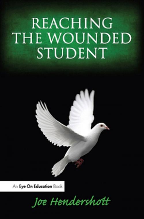 Cover of the book Reaching the Wounded Student by Joe Hendershott, Taylor and Francis
