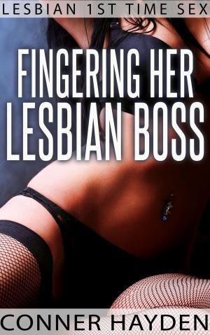 Book cover of Fingering Her Lesbian Boss