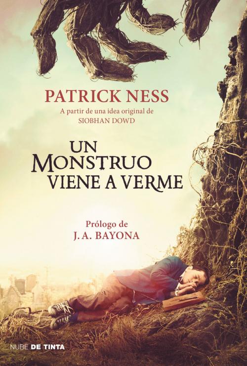 Cover of the book Un monstruo viene a verme by Patrick Ness, Penguin Random House Grupo Editorial España