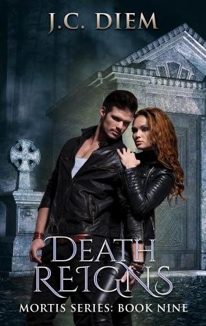 Cover of the book Death Reigns by Gwen Knight
