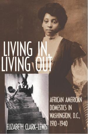 Cover of the book Living In, Living Out by Smithsonian Institution