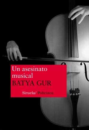 Cover of the book Un asesinato musical by Louise Erdrich