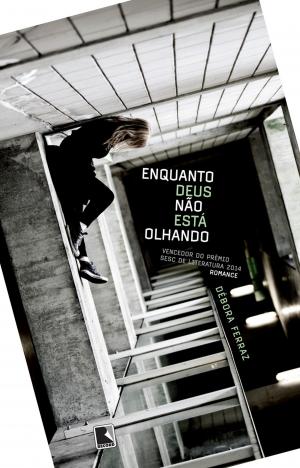 Cover of the book Enquanto Deus não está olhando by Evandro Affonso Ferreira