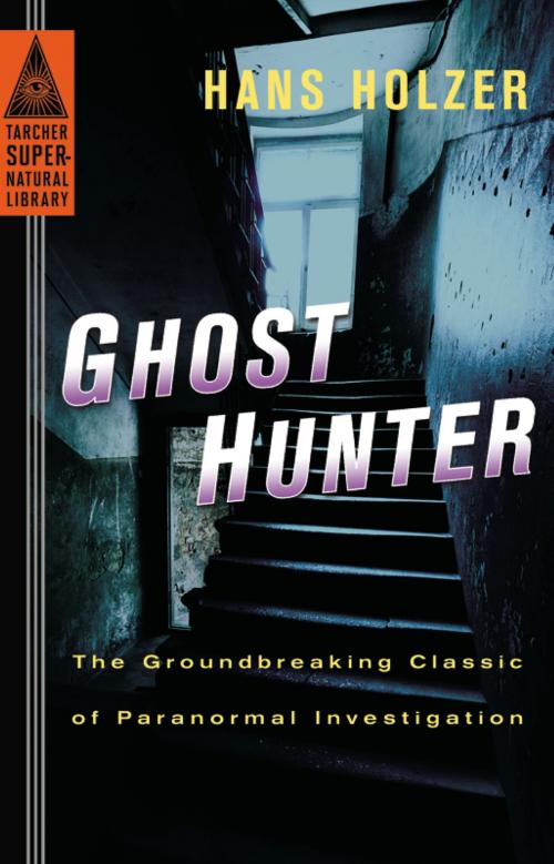 Cover of the book Ghost Hunter by Hans Holzer, Penguin Publishing Group