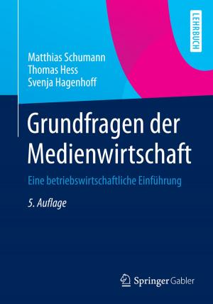 Book cover of Grundfragen der Medienwirtschaft