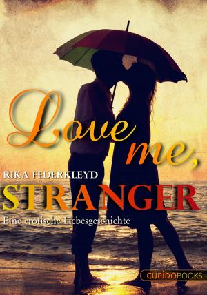 Cover of the book Love me, Stranger by Greta L. Vox