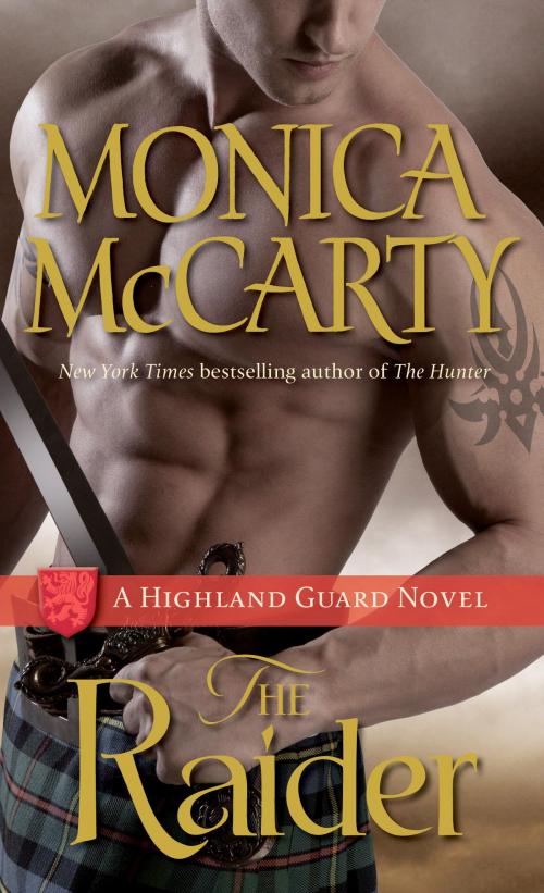 Cover of the book The Raider by Monica McCarty, Random House Publishing Group