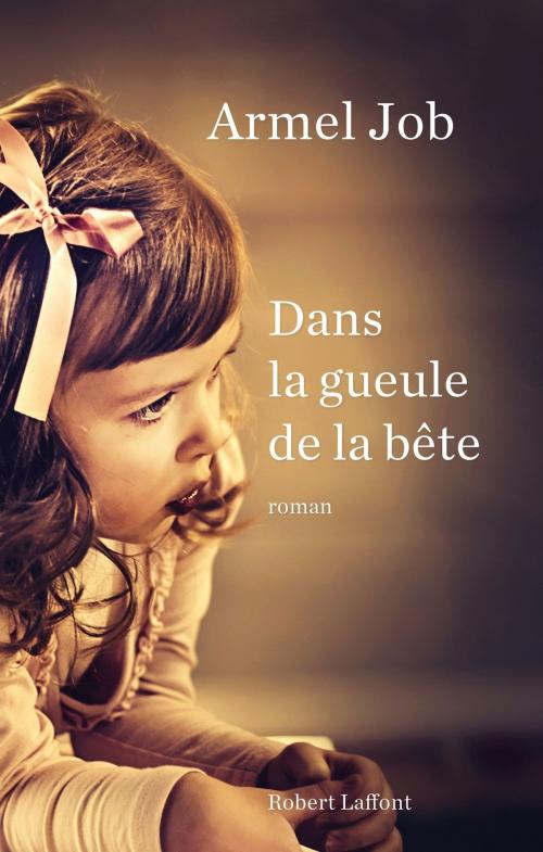Cover of the book Dans la gueule de la bête by Armel JOB, Groupe Robert Laffont