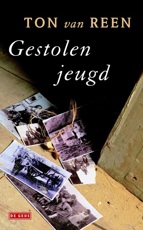 Cover of the book Gestolen jeugd by Ton van Reen, Singel Uitgeverijen