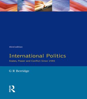 Cover of the book International Politics by Mark Duckenfield