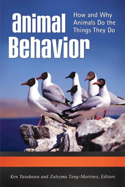 Cover of the book Animal Behavior: How and Why Animals Do the Things They Do [3 volumes] by , ABC-CLIO