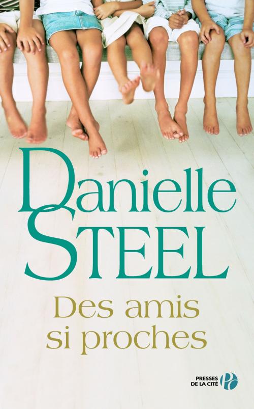 Cover of the book Des amis si proches by Danielle STEEL, Place des éditeurs