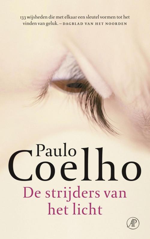 Cover of the book De strijders van het licht by Paulo Coelho, Singel Uitgeverijen