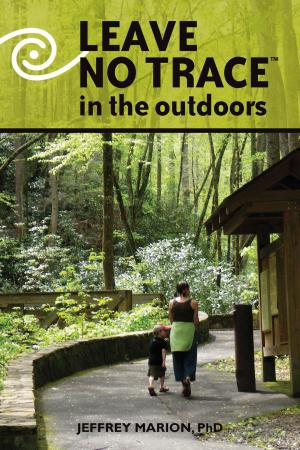 Cover of the book Leave No Trace in the Outdoors by Sandy Allison