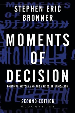 Book cover of Moments of Decision