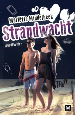 Cover of the book Strandwacht by Tommy Wieringa, Youp van 't Hek, Ellen Deckwitz, Ernest van der Kwast