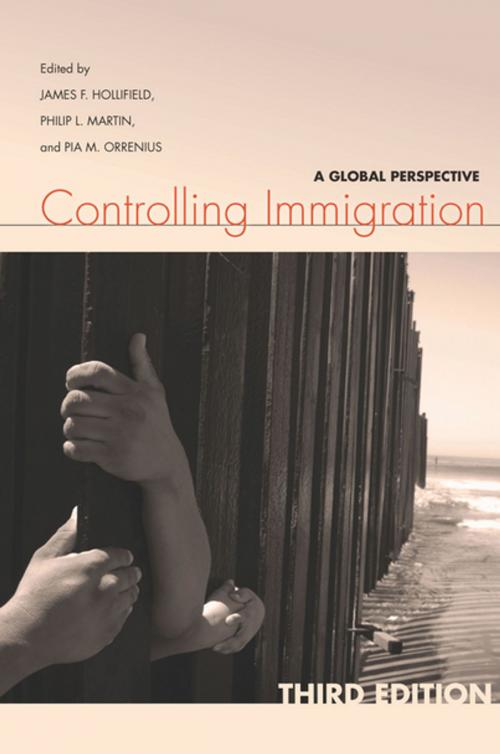 Cover of the book Controlling Immigration by , Stanford University Press