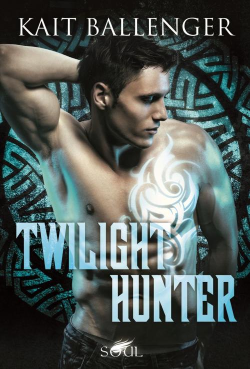 Cover of the book Twilight Hunter by Kait Ballenger, MIRA Taschenbuch