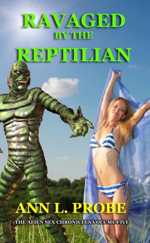 Cover of the book Ravaged by the Reptilian by Daisy Ryder