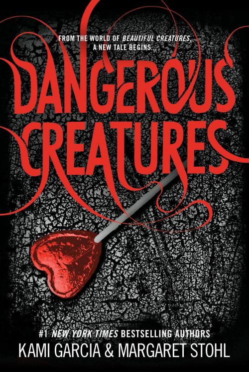 Cover of the book Dangerous Creatures by Kami Garcia, Margaret Stohl, Little, Brown Books for Young Readers
