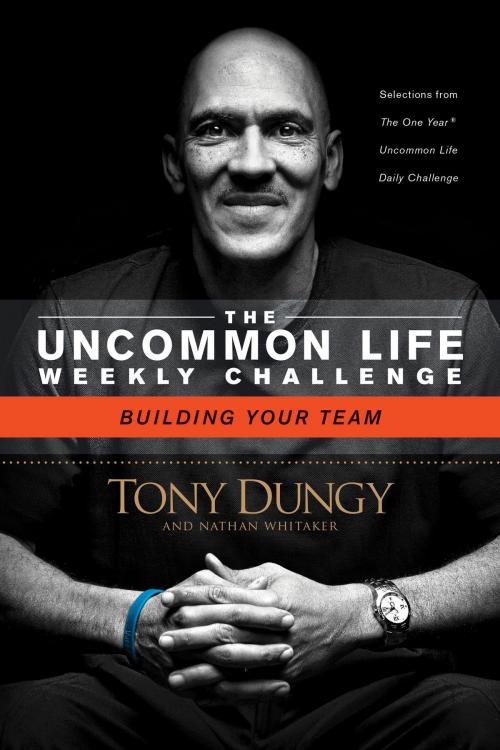 Cover of the book Building Your Team by Tony Dungy, Nathan Whitaker, Tyndale House Publishers, Inc.