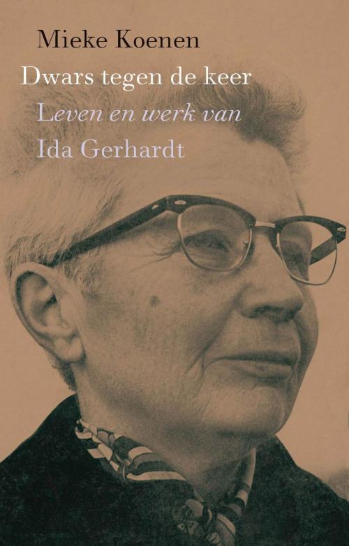 Cover of the book Dwars tegen de keer by Mieke Koenen, Singel Uitgeverijen