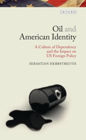 Cover of the book Oil and American Identity by Thomas Dekker, Thomas Middleton