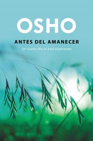 Cover of the book Antes del amanecer (OSHO habla de tú a tú) by Julia Navarro