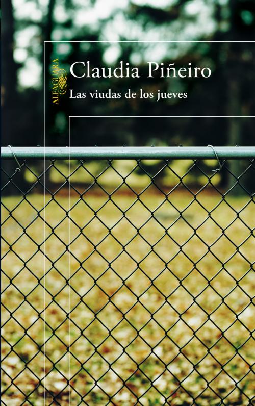 Cover of the book Las viudas de los jueves by Claudia Piñeiro, Penguin Random House Grupo Editorial Argentina