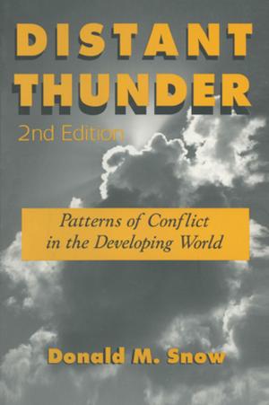 Cover of the book Distant Thunder by John Fuller, Andrew Wynn Owen