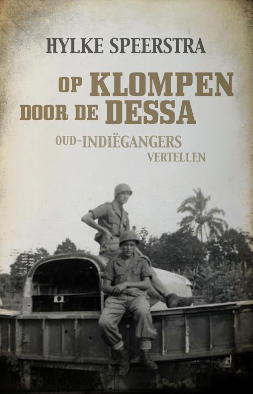 Cover of the book Op klompen door de dessa by Hylke Speerstra, Atlas Contact, Uitgeverij