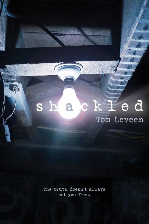 Cover of the book Shackled by Tom Leveen, Simon Pulse