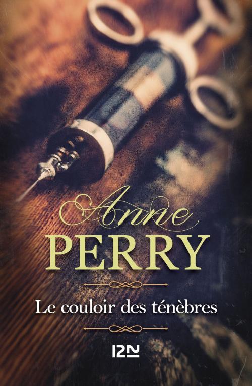Cover of the book Le couloir des ténèbres by Anne PERRY, Univers Poche