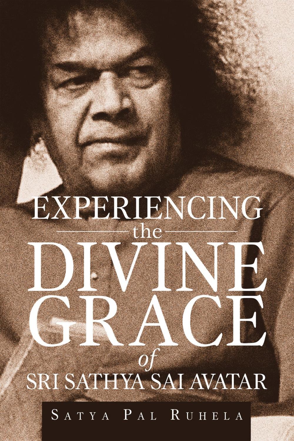 Big bigCover of Experiencing the Divine grace of Sri Sathya Sai Avatar