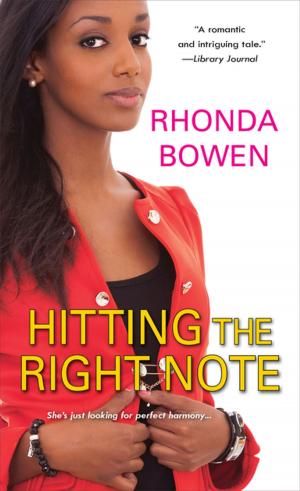 Cover of the book Hitting the Right Note by Joanne Fluke