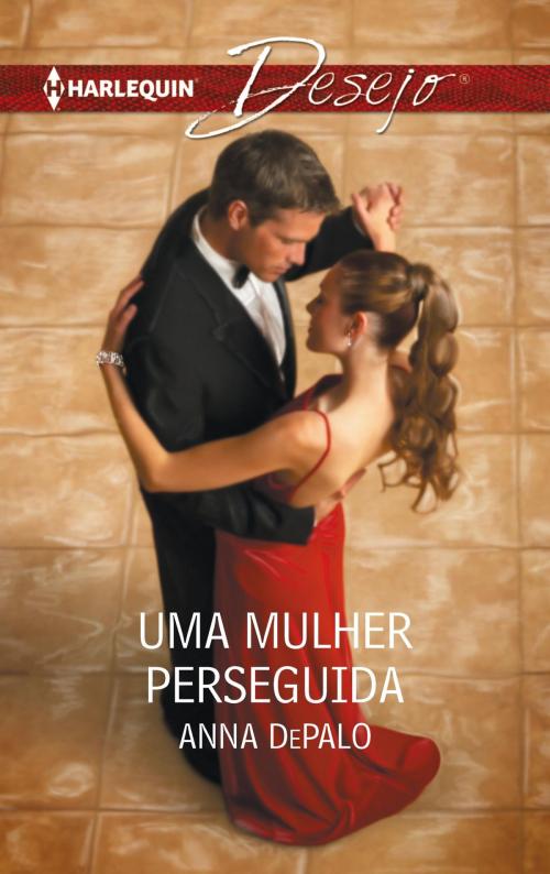 Cover of the book Uma mulher perseguida by Anna Depalo, Harlequin, uma divisão de HarperCollins Ibérica, S.A.