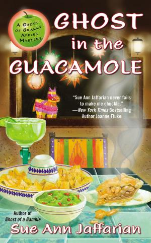Cover of the book Ghost in the Guacamole by Rosamond Halsey Carr, Ann Howard Halsey