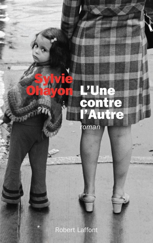 Cover of the book L'Une contre l'Autre by Sylvie OHAYON, Groupe Robert Laffont