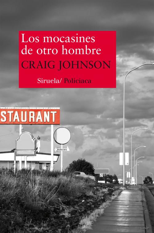 Cover of the book Los mocasines de otro hombre by Craig Johnson, Siruela