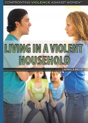 Cover of the book Living in a Violent Household by Kerry Hinton