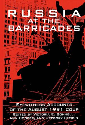 Book cover of Russia at the Barricades: Eyewitness Accounts of the August 1991 Coup