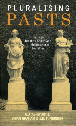 Cover of the book Pluralising Pasts by David Renton