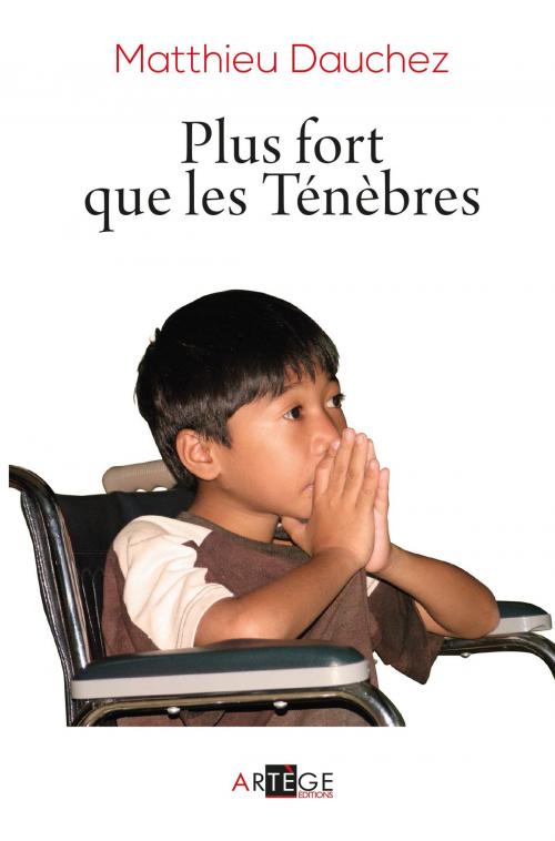 Cover of the book Plus fort que les Ténèbres by Abbé Matthieu Dauchez, Artège Editions