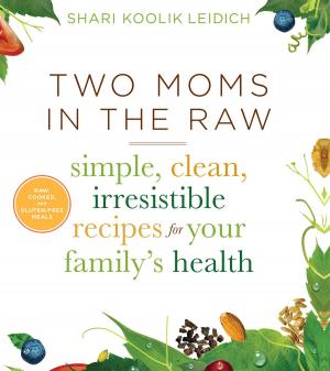 Cover of the book Two Moms in the Raw by L. Jon Wertheim