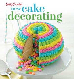 Book cover of Betty Crocker New Cake Decorating