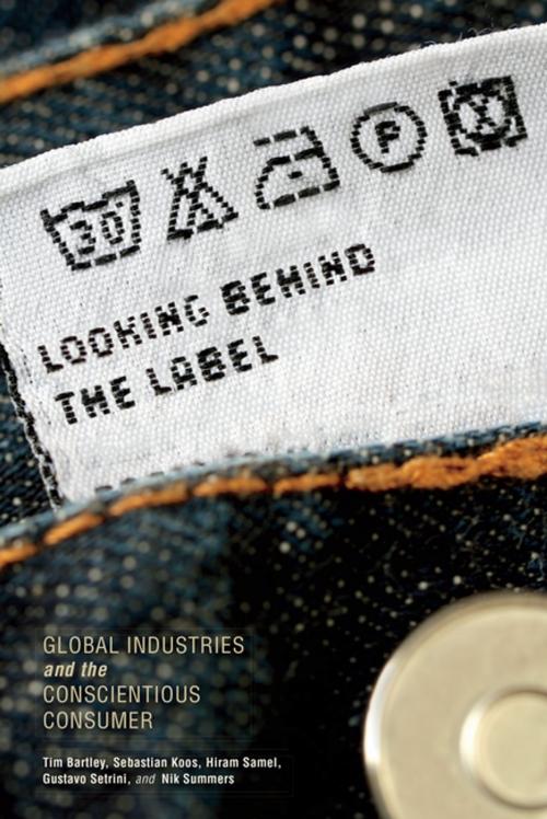 Cover of the book Looking behind the Label by Nik Summers, Hiram Samel, Sebastian Koos, Gustavo Setrini, Tim Bartley, Indiana University Press