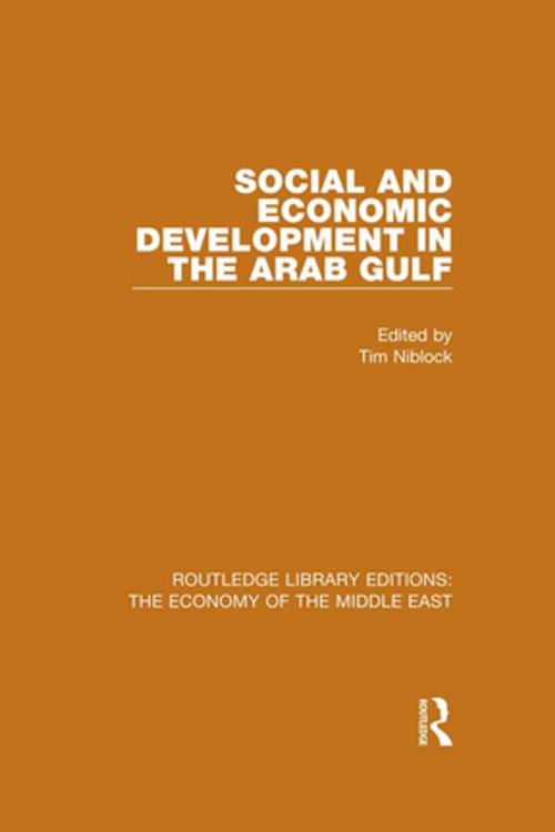 Cover of the book Social and Economic Development in the Arab Gulf (RLE Economy of Middle East) by , Taylor and Francis